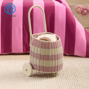 Poussette miniature en rotin faite à la main, panier décoratif pour chambre d'enfant, jouet d'imitation pour enfants, vente en gros - Product Image 2