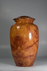 Urna Funeraria Grande de Latón Estilo Americano Personalizada al por Mayor para Cenizas Humanas con Grabado de Corazón y Acabado Dorado - Product Image 4