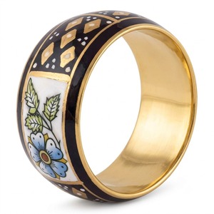 Bracelet manchette en émail plaqué or avec motif floral noir et blanc, style vintage, bijoux unisexe - Product Image 1