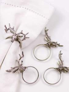 Anneau de serviette en aluminium moderne en forme de renne avec motif saisonnier pour les tables de fêtes contemporaines - Product Image 6