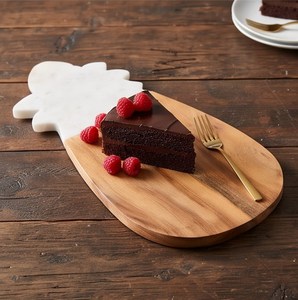 Tabla de Cortar Decorativa de Mármol y Madera con Forma de Piña para Servir en la Cocina - Product Image 3
