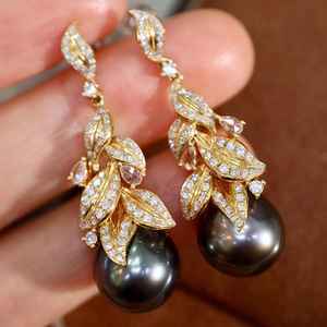 Boucles d'oreilles pendantes en perles noires de Tahiti naturelles, bijoux de luxe faits à la main, cadeau pour femmes, argent sterling 925 plaqué or 14 carats - Product Image 1