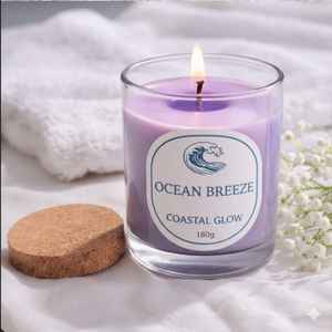 Vela perfumada Ocean Breeze Coastal Glow hecha con cera de primera calidad y vertida en un elegante frasco de vidrio transparente. - Product Image 3
