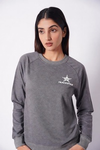 เสื้อสเวตเชิ้ตคอกลมสีดำ TRACKSTAR พิมพ์ลายกราฟิกดาว  แบบสวมใส่ได้ทั้งชายและหญิง ผ้าคอตตอนฟลีซเนื้อหนา สตรีทแวร์ ขายส่ง - Product Image 4