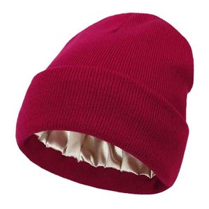 Vente en gros de bonnets en tricot doublés de satin acrylique personnalisés avec logo, chauds pour l'hiver, doublés de satin de soie, pour hommes et femmes - Product Image 3
