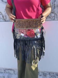 กระเป๋าหนังแท้ลายแกะสลักด้วยมือ รุ่นใหม่ล่าสุด ปี 2026 พร้อมพู่หนัง ดีไซน์โปร่งใสทันสมัย ใช้งานได้หลากหลาย เหมาะสำหรับผู้หญิง - Product Image 5