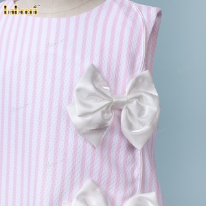 Robe d'été décontractée pour fille, rose pâle, à mini rayures, en tricot, avec nœuds blancs brodés à la main, respirante, écologique, certifiée OEKO-TEX, ODM 100% - Product Image 2