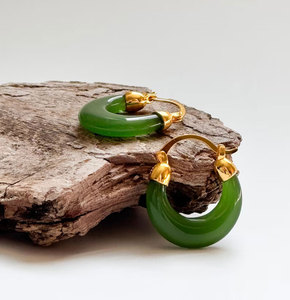 Pendientes de Aro de Jade Dorado Hechos a Mano, Circulares, Verde Claro, Minimalistas, Estilo Boho, Joyería Curativa, Regalo - Product Image 4