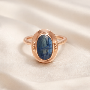 Anillo de Cianita Azul con Bola de Latón Plateado en Oro Rosa y Oro Amarillo, Joyería Artesanal con Gema Ovalada, Regalo - Product Image 3