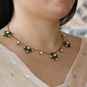 Nouveau collier pendentif Gajaah en argent sterling 925 avec émeraude, pierre verte et halo de cristaux, bijoux pour femmes - Product Image 1