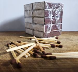 Cerillas de Seguridad de Madera Premium, Cabeza Negra y Roja, 50×35×14mm, Uso Doméstico y de Cocina, Fabricante OEM de Cajas de Cerillas en India, Exportación a Granel - Product Image 5