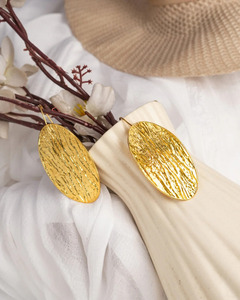 Pendientes Largos Ovalados de Latón con Textura, Chapados en Oro GPC |   Acabado con chorro de arena Sparkle |   Pendientes de Lujo Modernos para Mujer - Product Image 1