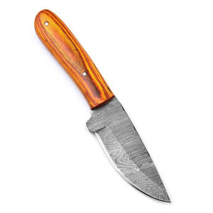 Couteau de chasse en acier Damas avec manche en bois pour la survie en plein air, couteaux personnalisables OEM à vendre - Product Image 1