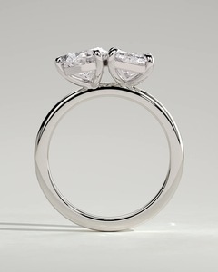 Bague de fiançailles Arviquea Pear and Radiant Toi Et Moi en or blanc 10K avec diamants de laboratoire de 1,5 carat et 1,8 carat, certifiée IGI - Product Image 2