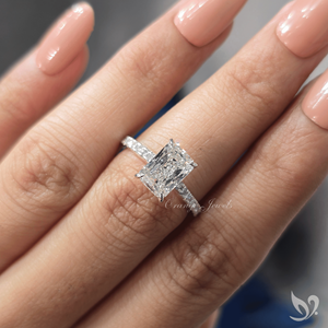 Bague de fiançailles audacieuse en or blanc 10K avec diamant de laboratoire taille radiant de 2 carats, sertie pavé cathédrale, certifiée IGI - Product Image 5