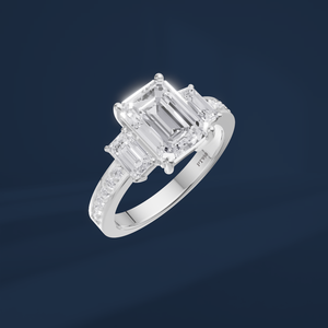 แหวนหมั้นเพชรทรงคลาสสิคแบบ Emerald Cut ตัวเรือน PT950 ประดับด้วยเพชรรอบวงและเพชรด้านข้างสำหรับผู้หญิง - Product Image 1