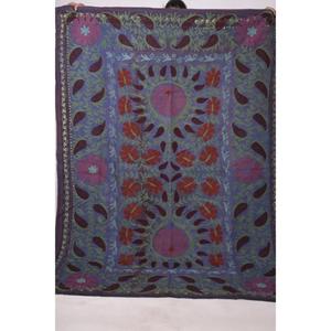 ผ้าห่มปูเตียงลายดอกไม้สไตล์โบฮีเมียน ลาวินาส คันธา ซูซานี ปักลายด้วยมือ ทำจากผ้าฝ้ายวินเทจ เป็นมิตรกับสิ่งแวดล้อม ซักได้ ผลิตในอินเดีย - Product Image 1