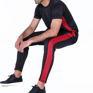 Conjunto Deportivo Personalizado para Hombre, Negro con Franja Lateral Roja, Corte Ajustado, Transpirable, Ecológico, Ligero, para Entrenamiento, Jogging y Gimnasio - Product Image 3