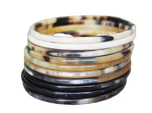 Brazalete de Moda Hecho a Mano en Blanco y Negro para Mujer, Brazalete de Cuerno de Búfalo Natural de Alta Calidad - Product Image 3