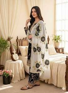 Traje Salwar Moderno y Elegante con Bordado Detallado, Ropa Étnica Tradicional con Diseño Premium para Fiestas - Product Image 2