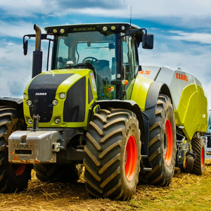 Nuevo Tractor Agrícola CLAAS con Cabina 4x4, Motor Diésel de Alto Rendimiento, Maquinaria Agrícola Resistente y Duradera, Lista para Usar - Product Image 3
