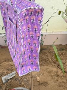 Bolsa de Mano de Algodón Acolchada con Estampado Floral, Bolsa de Compras y Viaje Grande, Elegante Bolsa de Mano para Mujer, Diseño Espacioso y Duradero - Product Image 3