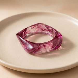 Nouveau bracelet artisanal en résine écologique teinte effet halo, forme carrée, irrégulier et épais, pour femme, cadeau, artisanat naturel - Product Image 2