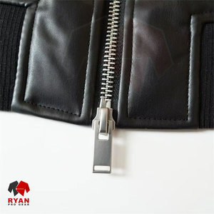 แจ็คเก็ตหนังออกแบบเองสำหรับผู้ชาย สีพื้น โลโก้สั่งทำได้ ไซส์ใหญ่พิเศษ ระบายอากาศได้ดี จาก Ryan Pro Gear - Product Image 6