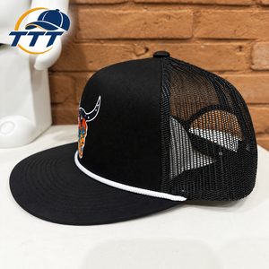 Gorra Trucker Negra de Malla de 5 Paneles Personalizada con Logotipo de Toro Bordado en 3D, Cierre Ajustable con Cuerda, Fabricante Vietnamita OEM ODM, Fábrica Mayorista de Gorras - Product Image 3