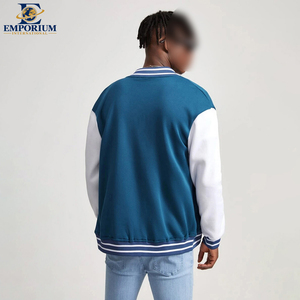 Chaqueta de Béisbol Universitaria con Bolsillos, Diseño Moderno con Estampado en Contraste Azul y Blanco, Letras y Frases en Inglés, Estilo Urbano - Product Image 2