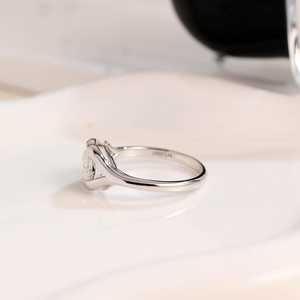 Anillo de Moissanita de 1 Quilate con Corte Corazón y Diseño de Labios, con Plata Fina 925, para Regalo de Aniversario o Promesa para Mujer/Esposa - Product Image 5