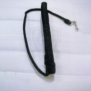 Correa de hombro trenzada de algodón negro reciclado, personalizada en colores y tamaños, con gancho metálico plateado para prendas. - Product Image 1