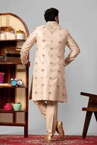 Sherwani para hombre con cuello mandarín, diseño frontal multipanel, sin arrugas, para bodas festivas, de tela tradicional de primera calidad con tacto divino. - Product Image 5