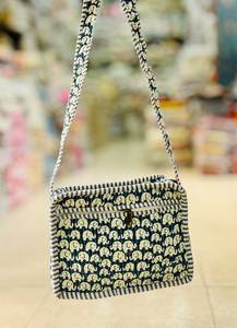 Sac fourre-tout matelassé en coton à imprimé floral, sac à bandoulière avec fermeture éclair, sac de transport pliable pour les voyages et le shopping - Product Image 3
