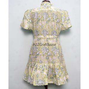 Robe courte élégante faite à la main pour le printemps, 100 % coton, imprimé floral, coupe trapèze, manches courtes, col en V - Product Image 6