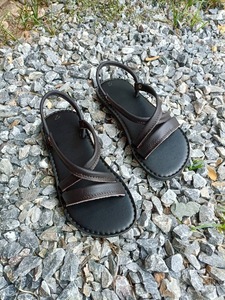Chaussures d'été décontractées unisexes en cuir noir de qualité supérieure, respirantes, légères, à brides croisées, élégantes et confortables, vente en gros OEM - Product Image 5