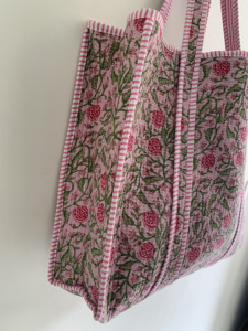 Sac fourre-tout rose à imprimé floral, sac de transport matelassé en coton style bohème, grand sac de marché et de courses en coton à motifs floraux pour grossistes - Product Image 3