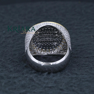 แหวนค็อกเทลโมอิสซาไนต์ ชุบทอง 18K ทรงกลมเจียระไนแบบบริลเลียนท์ ประดับเพชรแบบพาเว่ แหวนแต่งงานสุดหรูสำหรับทุกเพศ - Product Image 4