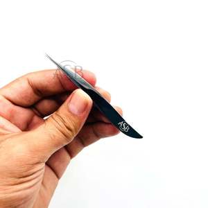 Pinza para Cejas en Forma de S con Punta Afilada, con Logotipo Personalizado, Instrumento de Belleza de Acero Inoxidable, Servicio OEM - Product Image 2