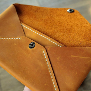 Organisateur d'enveloppes en cuir véritable de qualité supérieure, conçu pour les enveloppes de trésorerie, la gestion budgétaire, les reçus, les cartes et les voyages, en vente. - Product Image 4