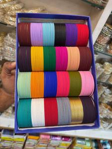 Colección de Brazaletes Mate Maggie de Blooming Hues en 24 Hermosos Colores para un Estilo Elegante Diario y Étnico - Product Image 5