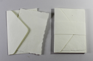 Carte personnalisée professionnelle 250 g/m² à bords festonnés avec enveloppe assortie, papier recyclé fait main à partir de fibres de coton - Product Image 3
