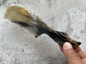 Peine de Cuerno de Búfalo Natural Tallado a Mano, Peine para el Cuidado del Cabello con Acabado Liso y Pulido para Hombres y Mujeres, Uso en Salón, Peine Natural - Product Image 6