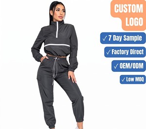 Conjunto Deportivo de Dos Piezas Personalizado para Mujer, Chaqueta Corta Cortavientos y Pantalones Jogger, Marca Privada - Product Image 1