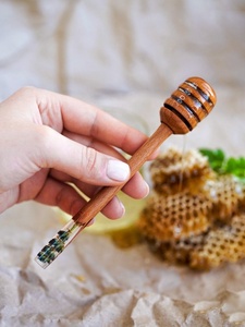 Cuchara para miel de madera de roble, cuchara para miel personalizada, utensilio de cocina, regalo para amantes de la miel, regalo grabado para San Valentín, palo de madera con diseño de panal de abeja - Product Image 3