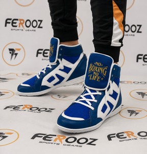Botas deportivas premium azules y blancas con cordones, interior acolchado y agarre estable para entrenamiento activo. - Product Image 1