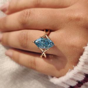 Anillo de compromiso de diamante azul holandés talla marquesa con banda de tallo dividido, anillo llamativo de oro macizo, joyería nupcial única, regalo de lujo - Product Image 4