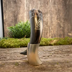 Jarra de Cuerno Vikinga Grabada a Mano y Personalizada, Hecha con Cuerno Genuino de Búfalo y Vaca, para Cerveza y Hidromiel - Product Image 6