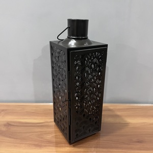 โคมไฟรอมฎอนงานฝีมือเหล็กสีดำ ดีไซน์ศิลป์ประดับตกแต่ง พร้อมที่ใส่เทียนลายสลัก สำหรับตกแต่งโต๊ะบ้าน - Product Image 5