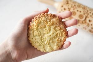 Premium Reindeer Design Wooden Rolling Pin Perfect for Christmas Baking Home Kitchens And Holiday <b>Cookie</b> Making <b>Tool</b> From India - Product Image 6